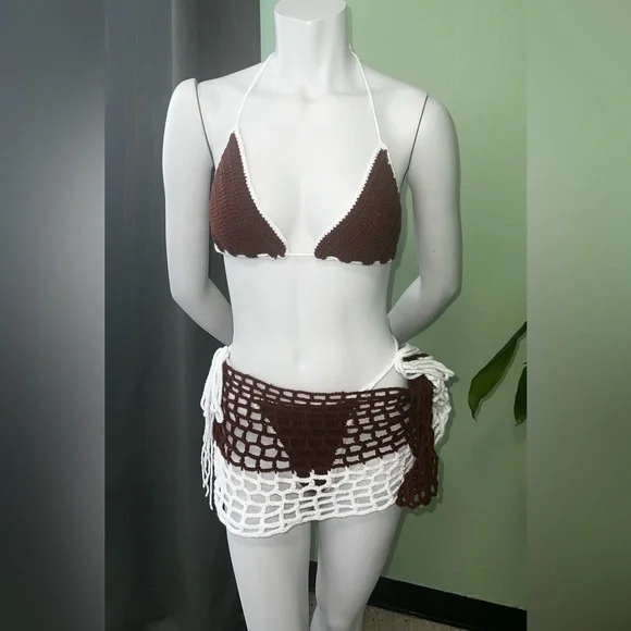 Stylish Crochet Bikini Set in Brown and White - Picture 2 of 4